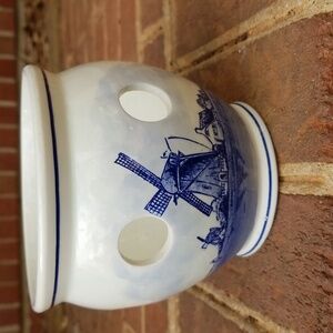 Vintage Delft Blue bulb/crocus pot